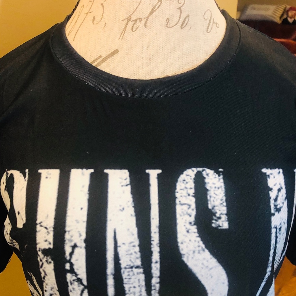 🔫’s & 🌹’s  GUNS & ROSES CONCERT T-SHIRT 🌹🔫 - Picture 4 of 10